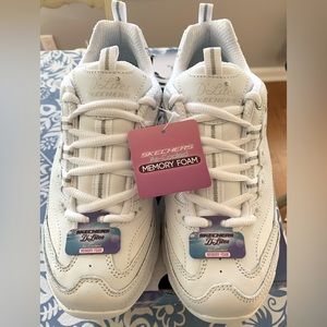 Woman’s Skechers D’Lites Original Size 8”